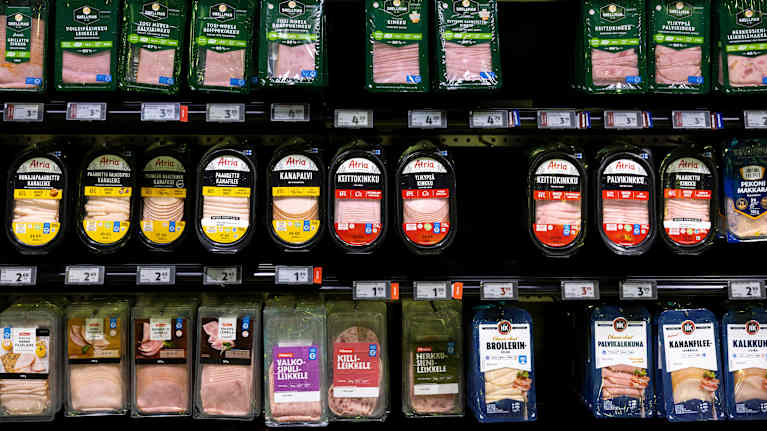 The picture shows a supermarket refrigerated shelf with various cold cuts on sale.