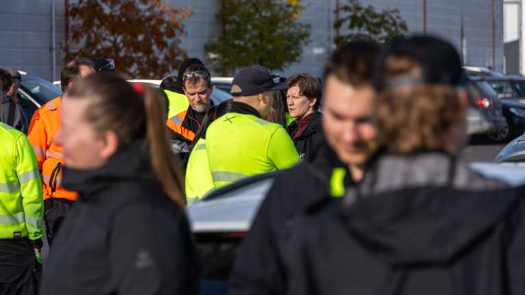 BRP:n finlandin työntekijöitä ulosmarssinut.