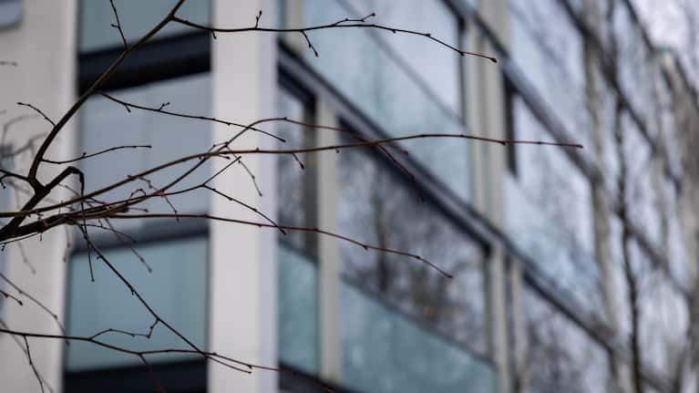 Kerrostalo Vantaan Louhelassa.