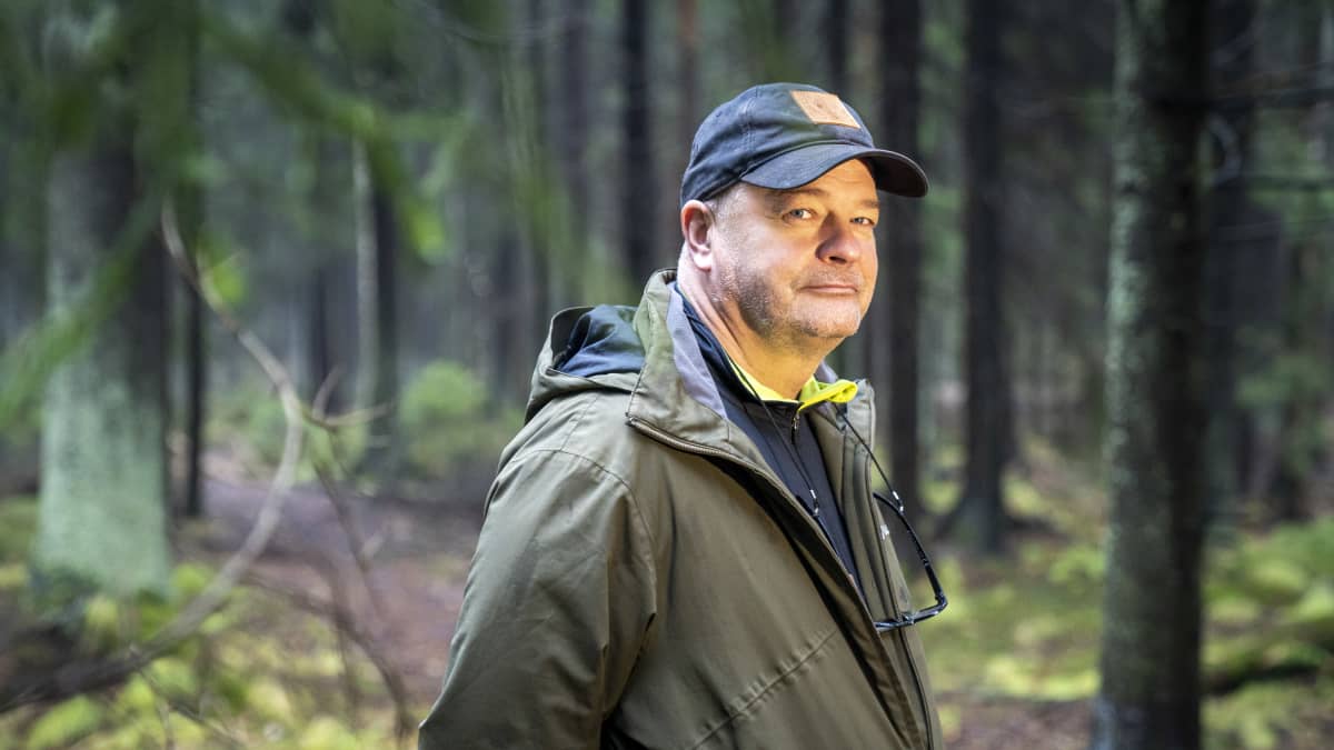 Luonnonvarakeskuksen johtava tutkja Mika Nieminen.
