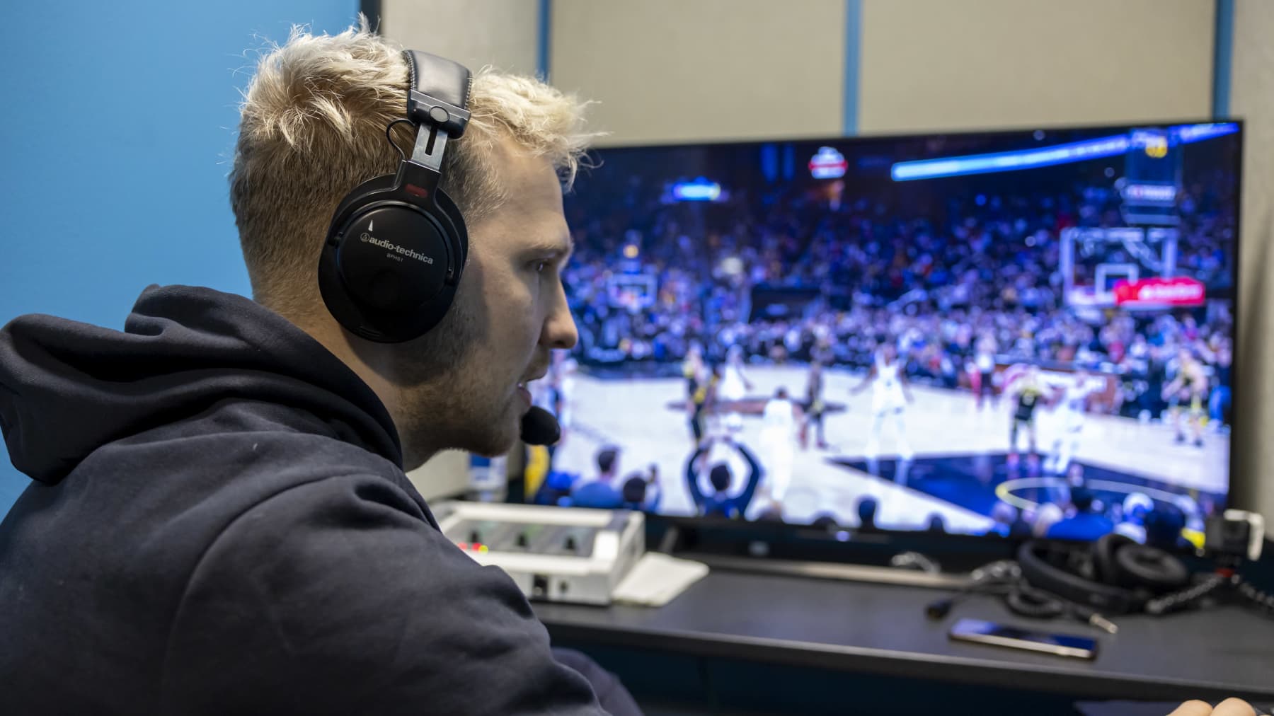 Koripalloselostaja ja valmentaja Kristian Palotie selostaa Utah Jazzin ja Golden State Warriorsin välistä koripallo-ottelua 13.2.2024 klo 04:23.