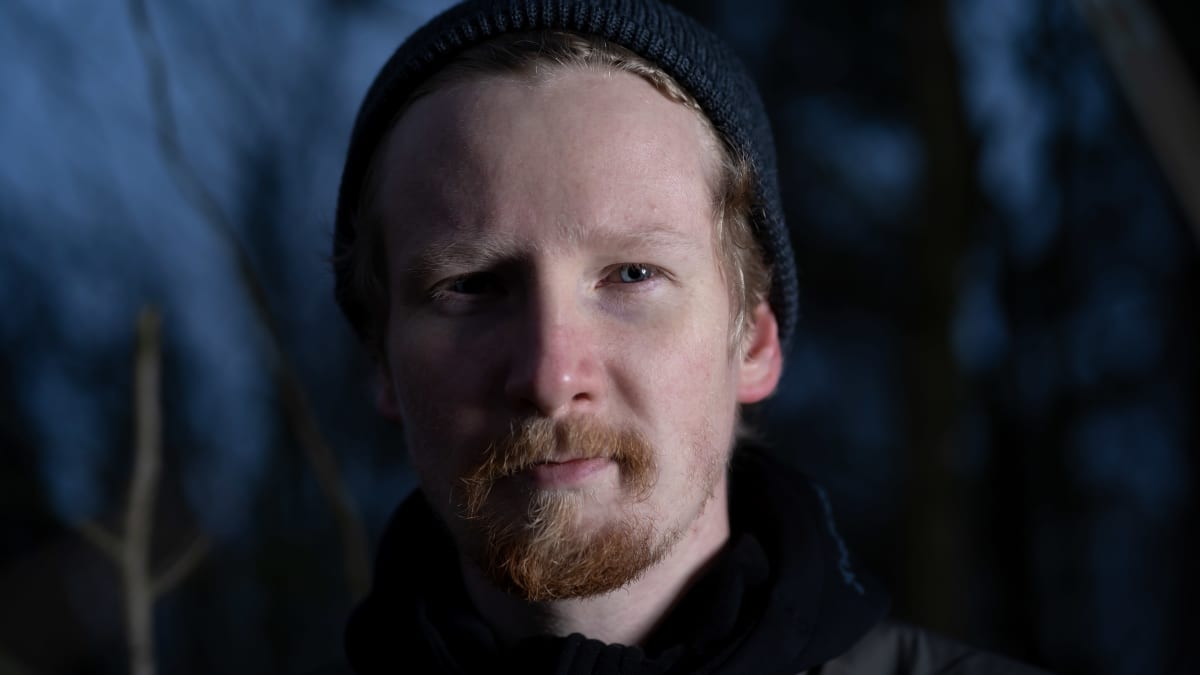Suomalainen luontokuvaaja Konsta Punkka, Seurasaari, Helsinki, 15.12.2020.