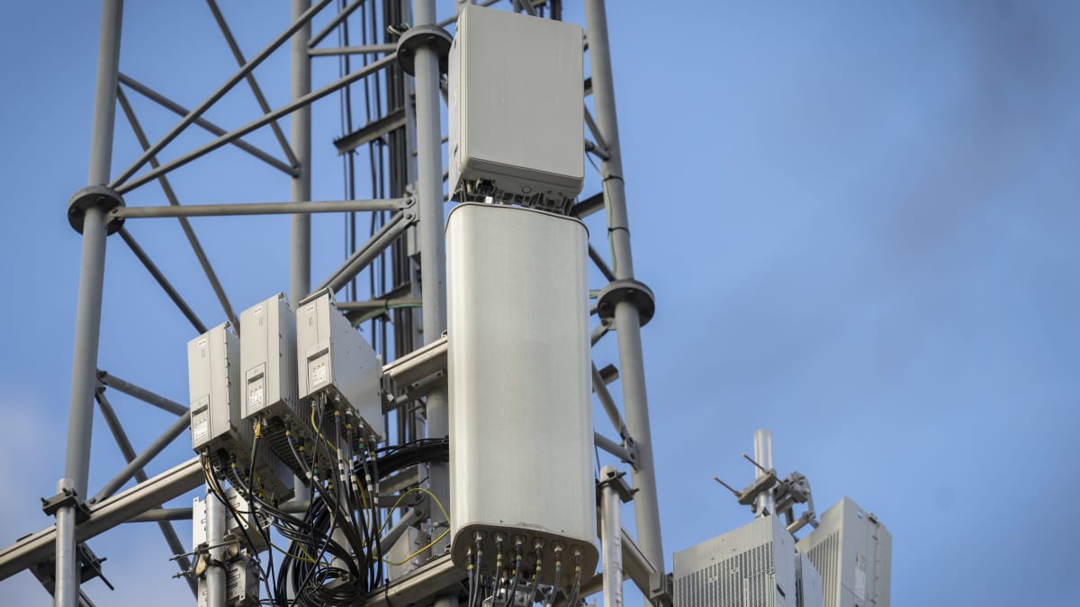 5g tukiasema telemastossa Helsingin Pakilassa.