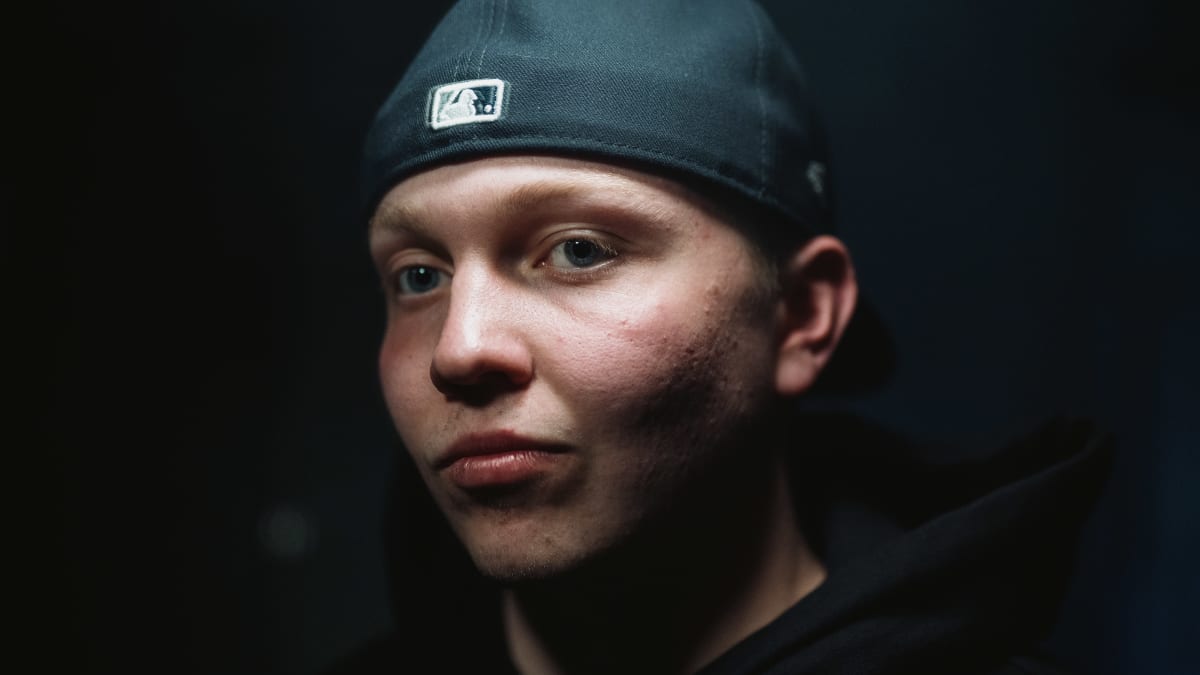 Andrei Makaroff wearing baseball cap backwards.