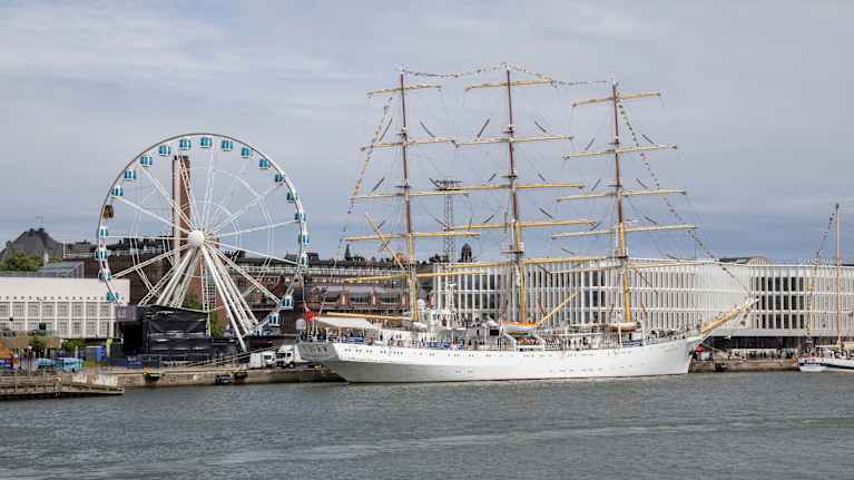 The photo shows the ship 