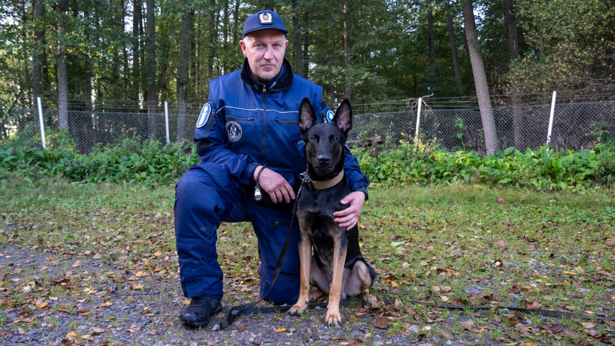 Senior constable Teppo Kainulainen and police dog Roope. Photo: Minna Almark