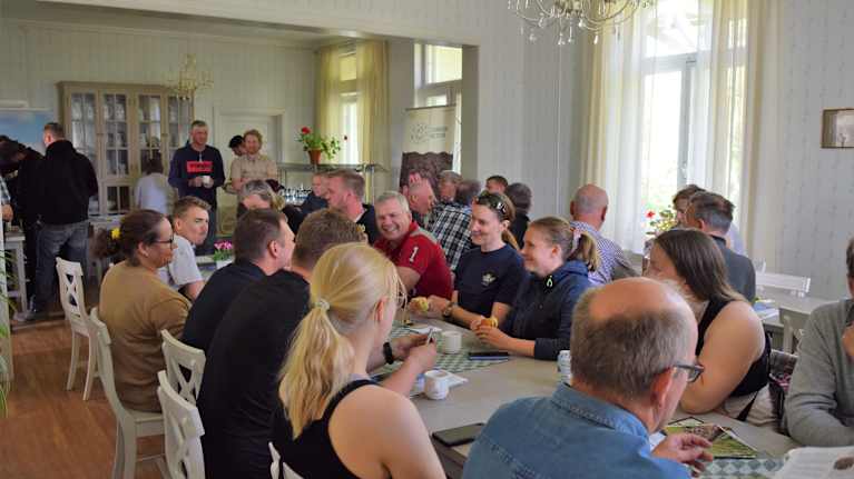 En fullsatt sal i förvaltarvillan i Västankvarn.