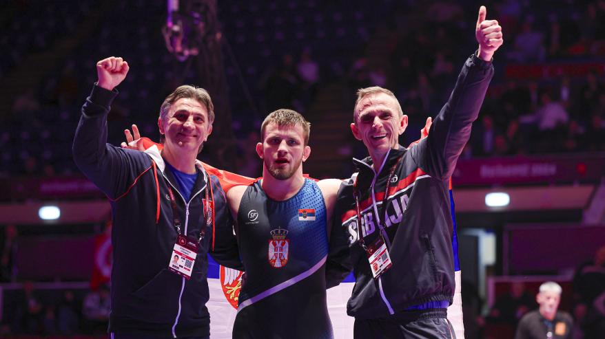 Komarov Serbian väreissä juhli EM-kultaa helmikuussa.