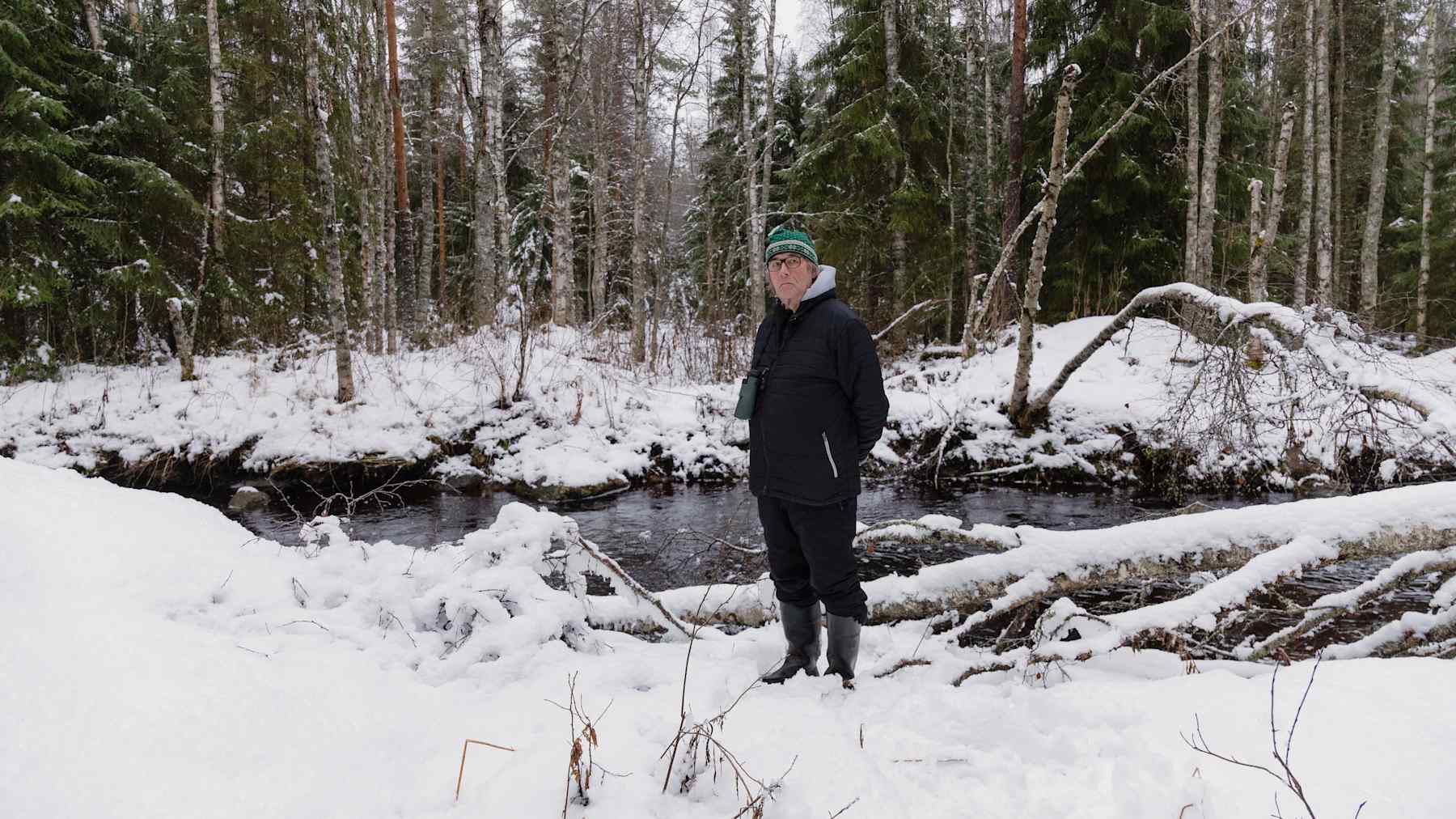 Haapavetinen metsänomistaja Timo Hannula ylivieskalaisella metsäpalstallaan kuvattuna 10.12.2025.