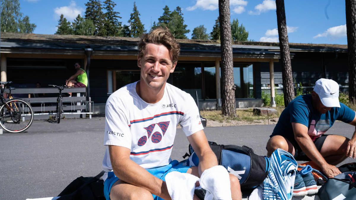 Norjalainen tennispelaaja Casper Ruud Meilahden tenniskentällä.