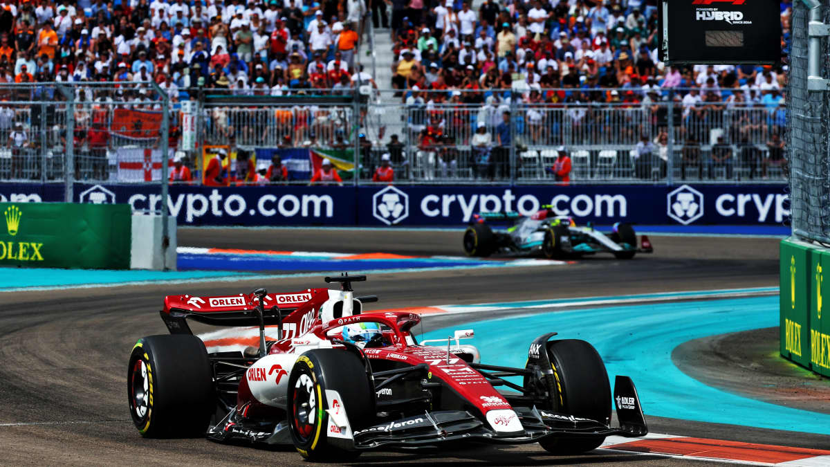 Valtteri Bottas ajaa Miamin F1-radalla.
