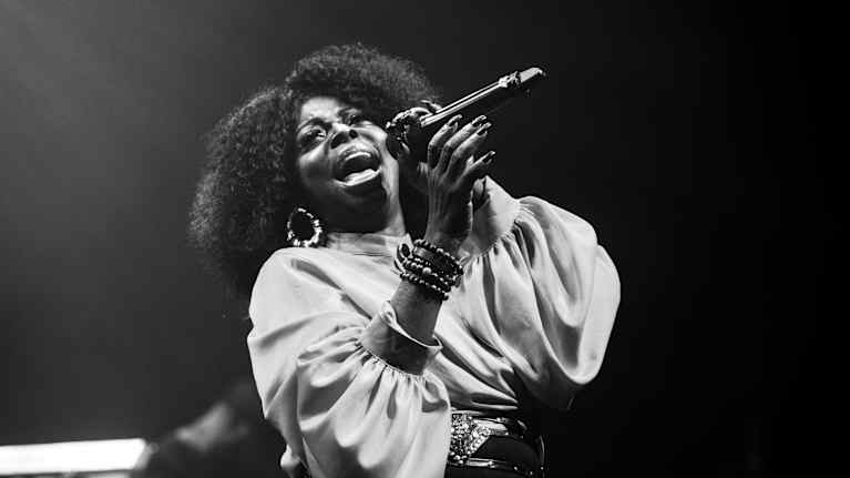 Laulaja Angie Stone On Kuollut Uutisia Lyhyesti Yle Uutiset