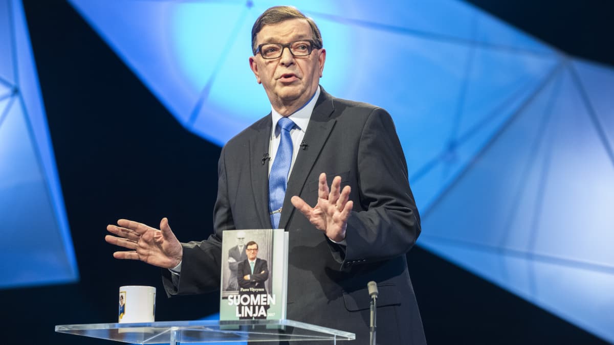 Paavo Väyrynen TV1:n studiossa presidenttitentti-ohjelmassa 08.01.2018. Presidentinvaalit 2018, presidenttipäivät televisiossa