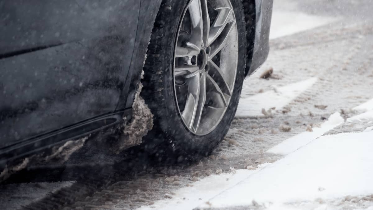 auton rengas lumisade loskakeli liukas keli