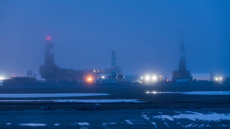 Öljynporauslautat Prudhoe Bayn öljykentillä Alaskassa.