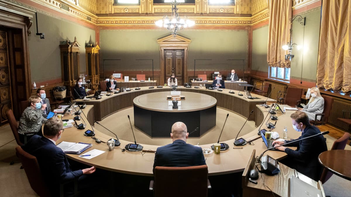 Hallitus kokoontuu Säätytalolla