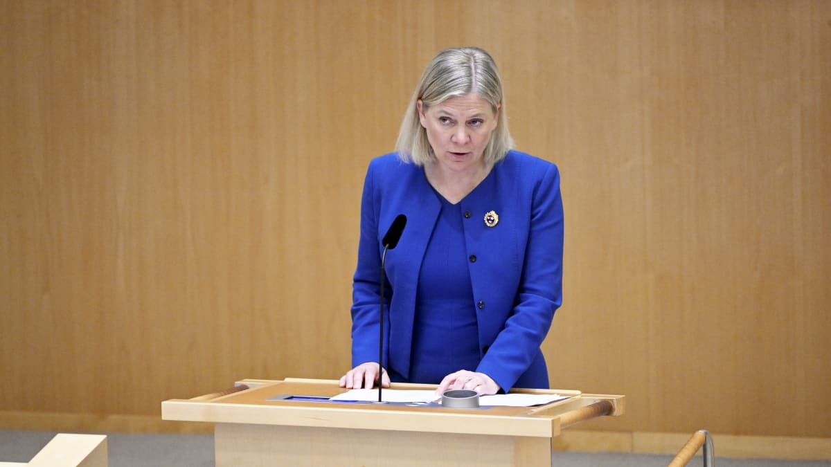 Magdalena Andersson puhuu Ruotsin valtiopäivillä.