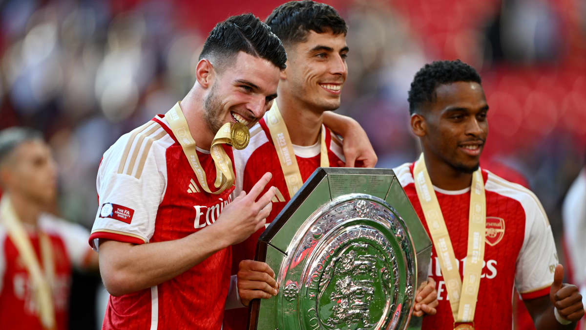 Arsenalin tuoreet vahvistukset Declan Rice, Kai Havertz ja Jurriën Timber juhlivat Community Shieldin voittoa.