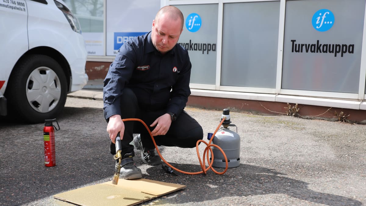 Huoltopäällikkö Toni Eriksson Suomen Sammutinpalvelusta.