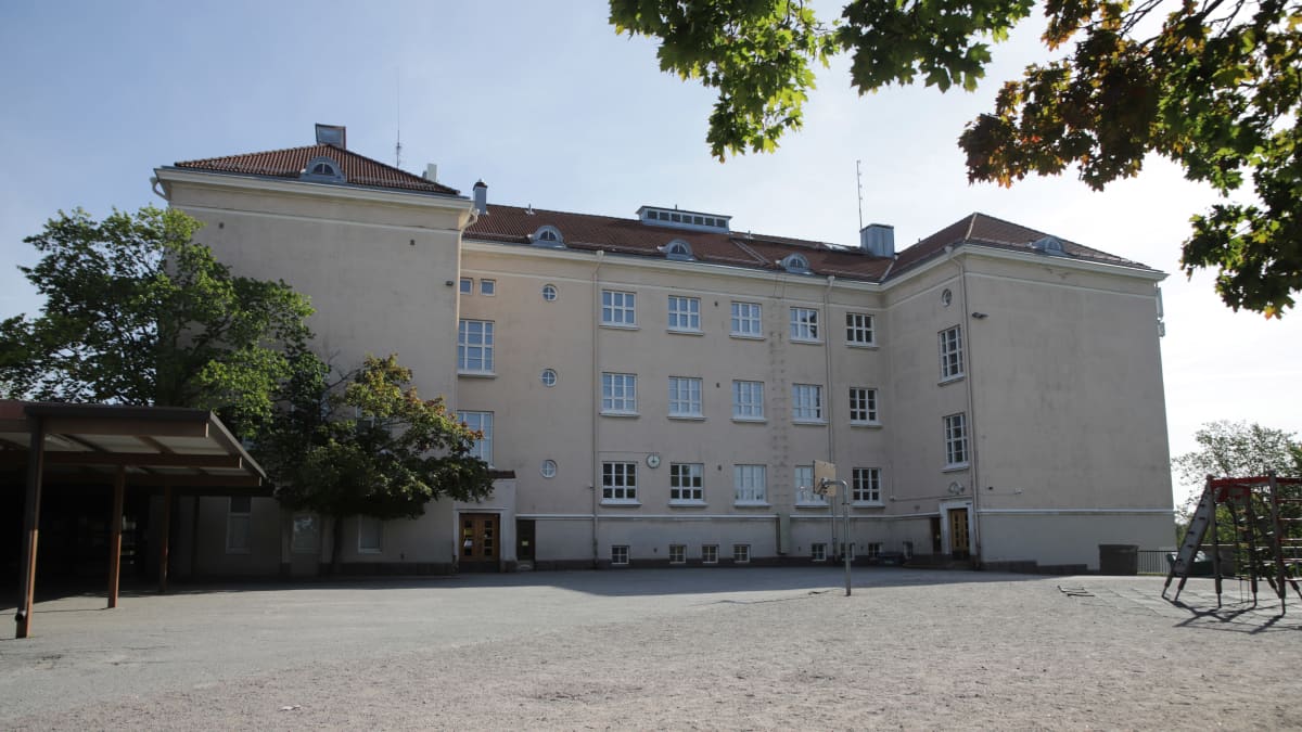 Raunistulan koulutalo