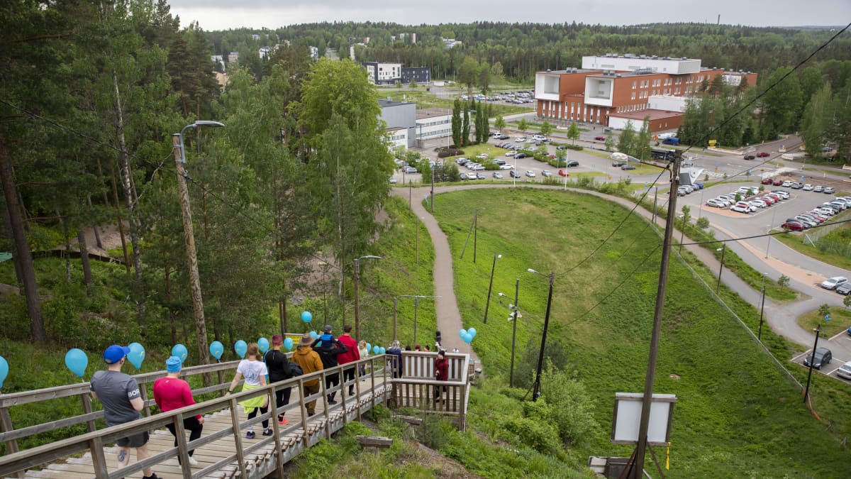 Sairaalanmäki24 -hyväntekeväisyystapahtumassa Kouvolan Palomäen kuntoportailla.