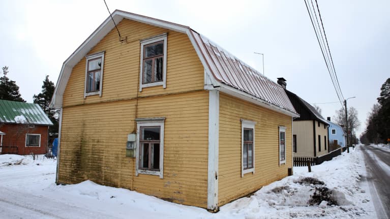 Keltainen omakotitalo