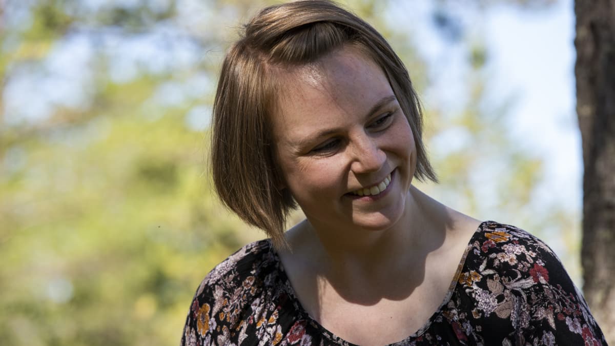 Karoliina Kuvaja henkilökuvassa.