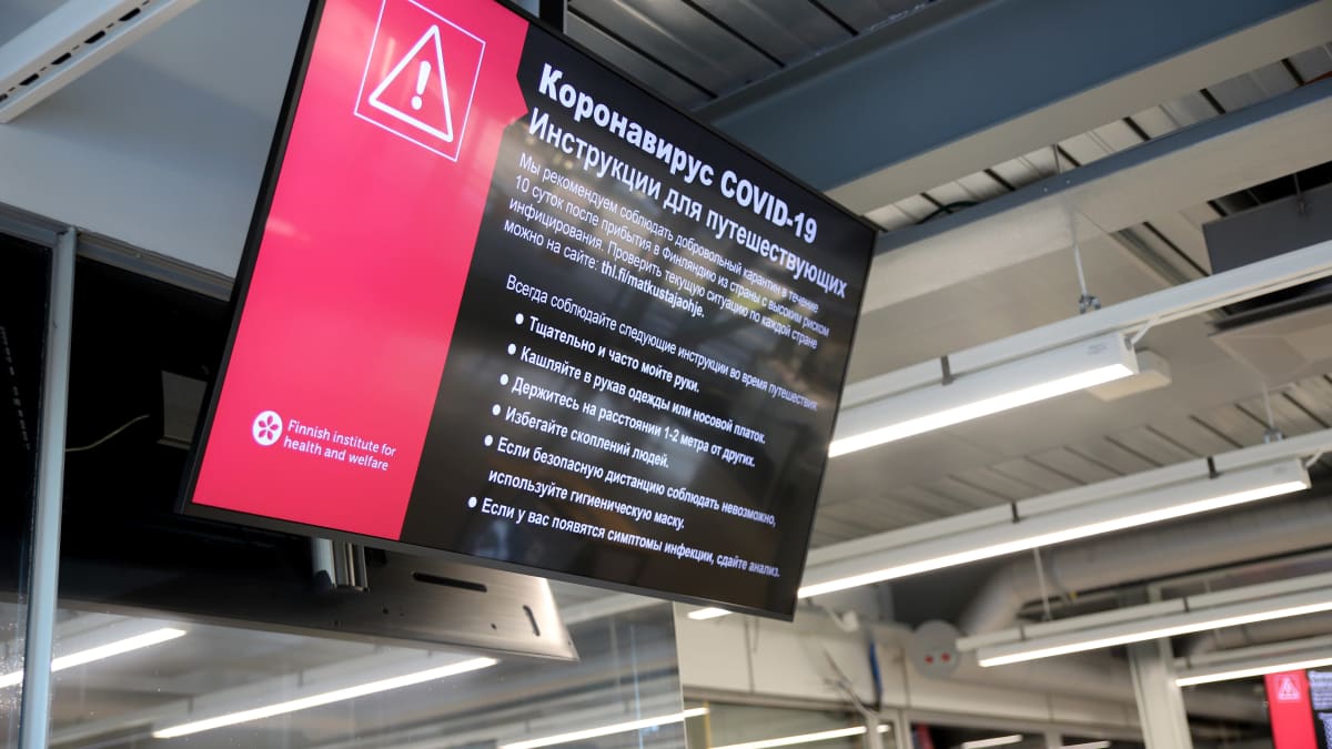 Venäjänkielinen ohjeistus korona-käytännöistä Vaalimaan rajanylitysasemalla