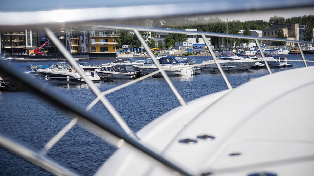 Veneitä Kuopion maljalahden laiturilla