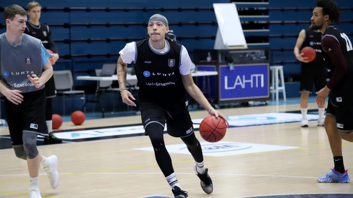 Brandon Peel joukkueen harjoituksissa