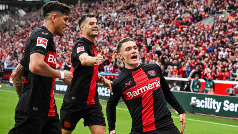  Florian Wirtz Bayer Leverkusenilta juhlii 3-0-maalia.