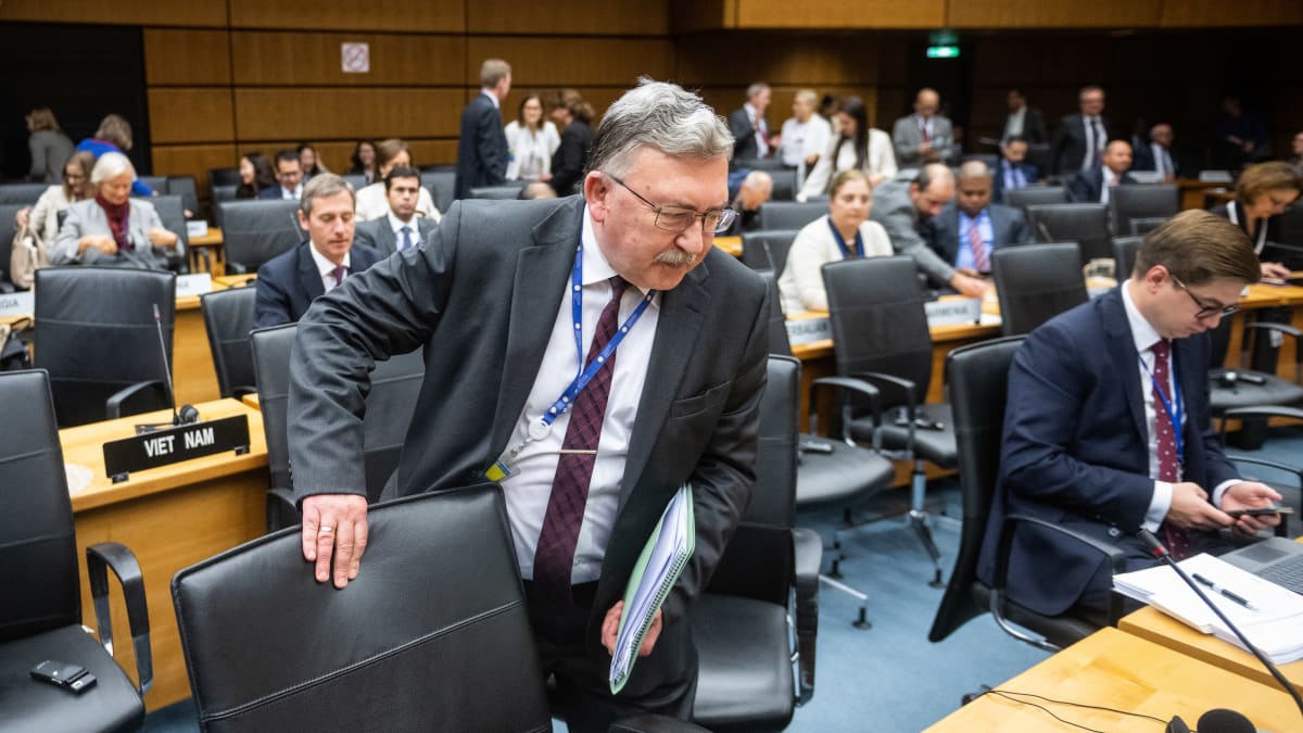 Mikhail Ulyanov arrives at the IAEA meeting.