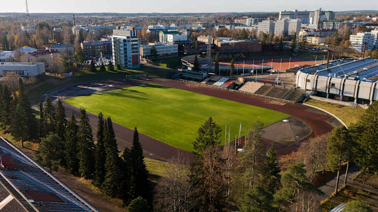 Kouvolan keskusurheilukenttä Kouvolan urheilpuistossa.