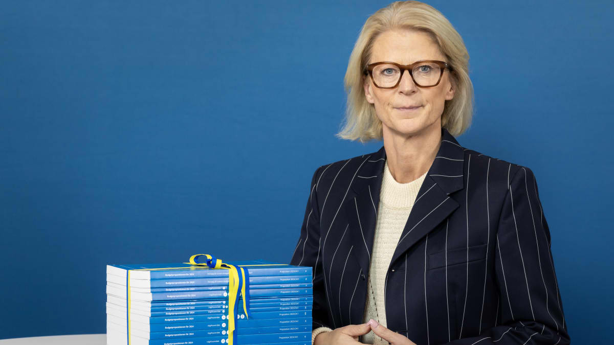 Ruotsin valtiovarainministeri Elisabeth Svantesson (Maltillinen kokoomus) esitteli keskiviikkona hallituksen budjettiehdotuksen.