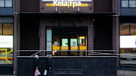 Entrance to a brick building, with a sign above the doors that reads: "Kela / Fpa".
