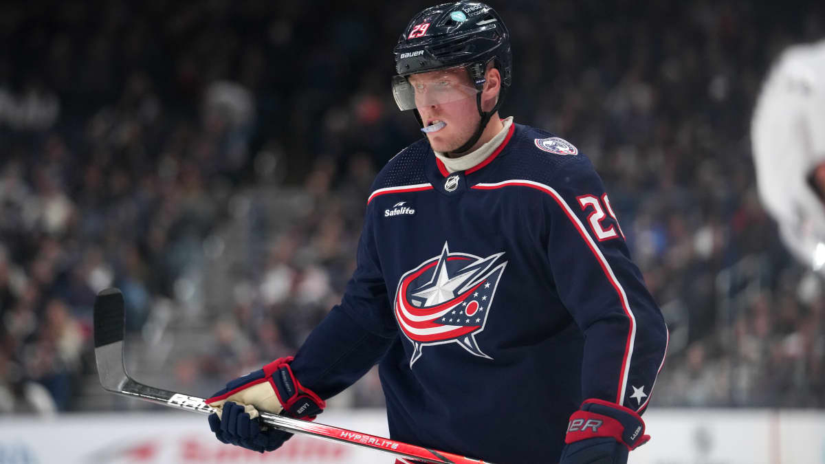 Patrik Laine kaukalossa.