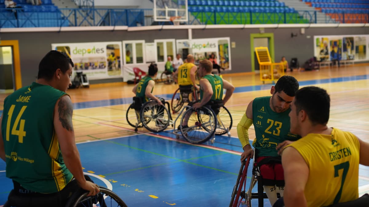 Malagalainen pyörätuolikoripalloseura Amivel on täynnä pelaajia eri puolilta maailmaa. Joukkueessa pelaa myös Leo-Pekka Tähti. 