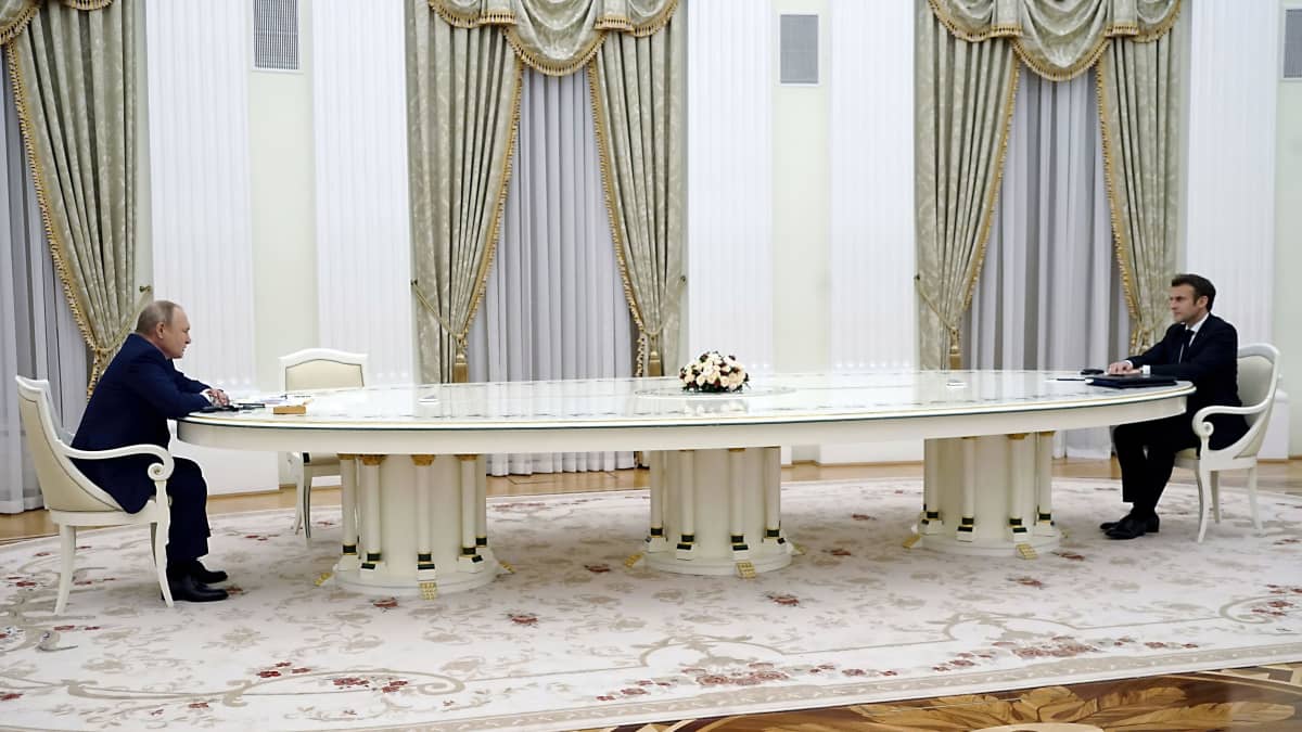 Vladimir Putin tapasi Ranskan presidentin Emmanuel Macronin Moskovassa muutama päivä ennen Venäjän hyökkäystä Ukrainaan, 19. helmikuuta.