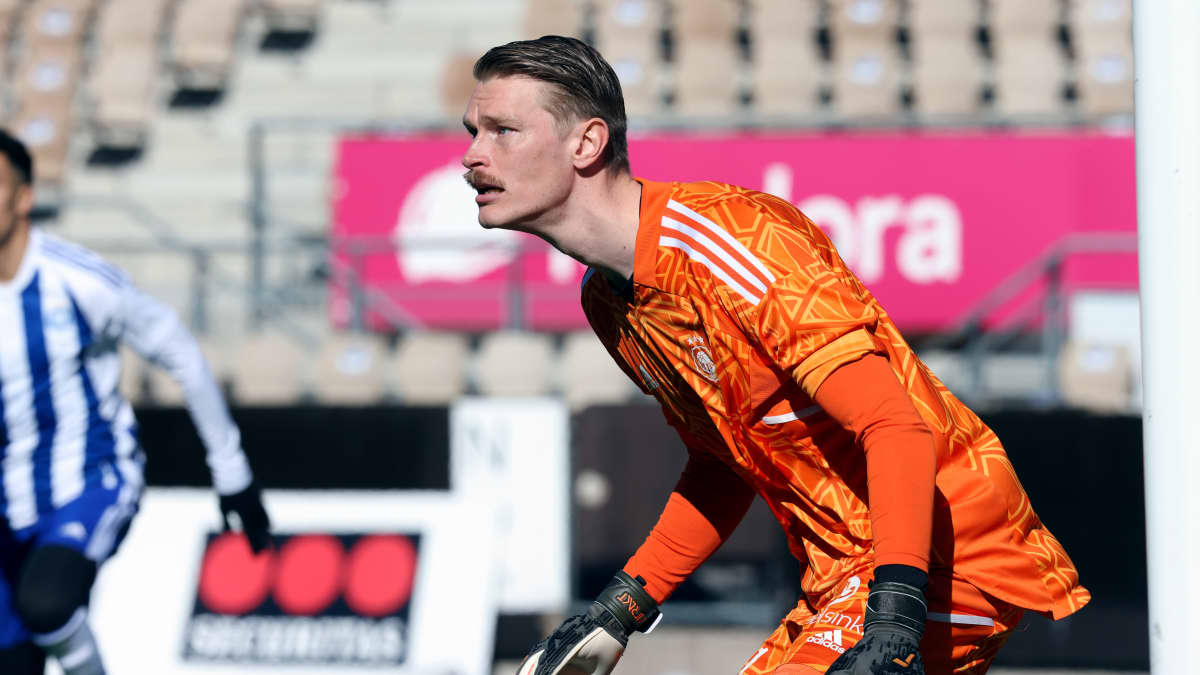 Jesse Öst i HJK:s mål.