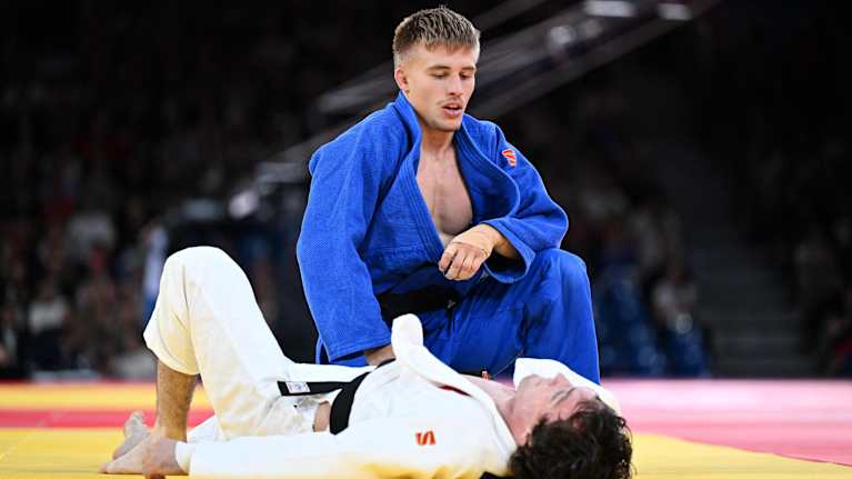 Judokat Luukas Saha ja Muhammed Demirel tatamilla.