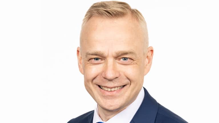 Kansanedustaja Timo Heinonen (kok) eduskunnassa Helsingissä 11. huhtikuuta 2023. 