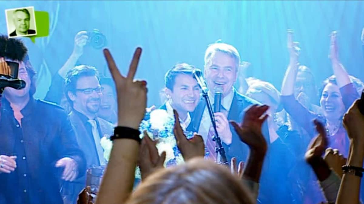 Pekka Haavisto ja Nexar Antonio Flores juhlivat vaalitulosta Tavastia-klubilla Helsingissä presidentinvaaleissa 2012.