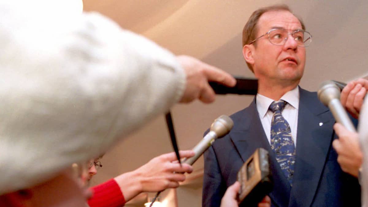 Iiro Viinanen sai vastailla ministeriaikojensa Eka-rahoitusta koskeviin kysymyksiin Pohjolan tilinpäätösinfon jälkeen perjantaina 15. maaliskuuta 1996.