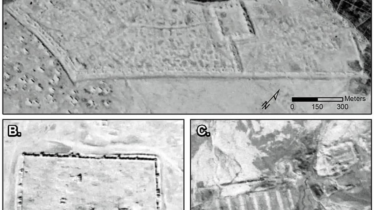 Kolme mustavalkoista satelliittikuvaa roomalaislinnoitusten raunioista. 