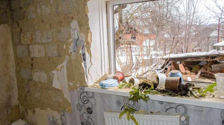 Ukrainan Sumyn kaupunki tuusannuuskana Venäjän pommituksen jäljiltä. 