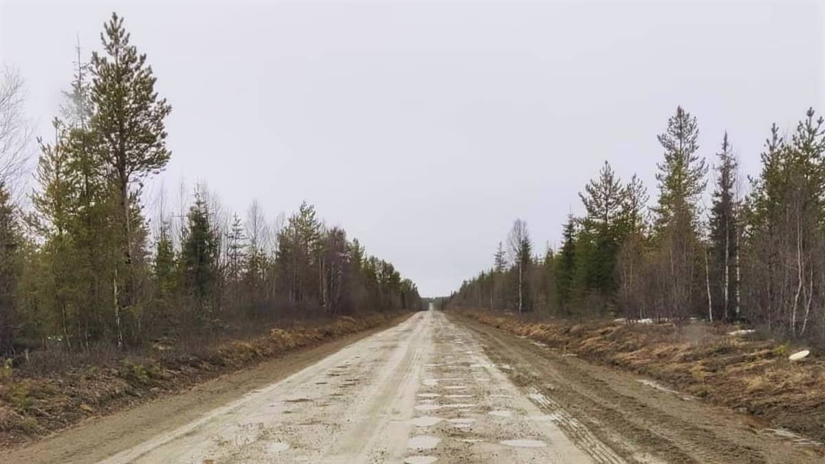Pokan tie Inarin ja Kittilän välillä keväällä 2022.