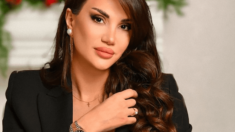 Meri Shotadze poseeraa Rolex-kellon.