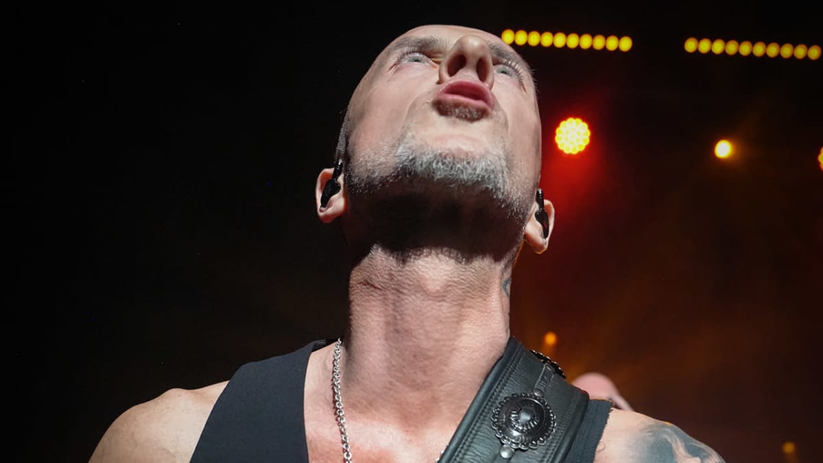 Adam Nergal Darski Me and That Man -yhtyeensä kanssa. 