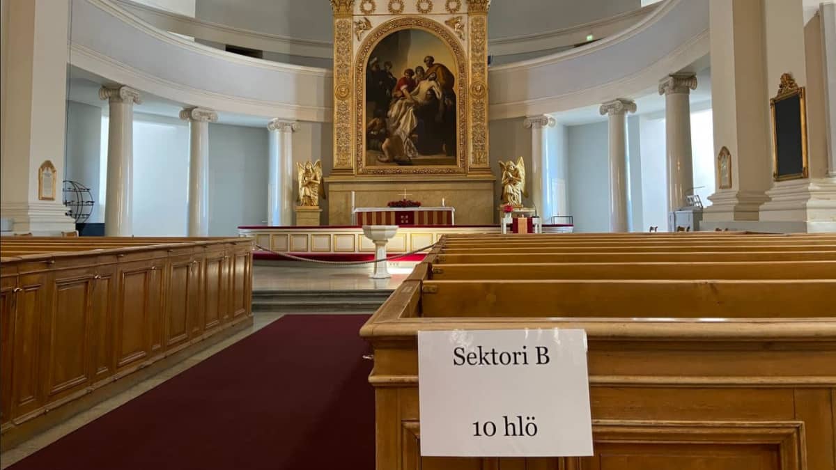 Helsingin tuomiokirkko voidaan jakaa 12 sektoriin.