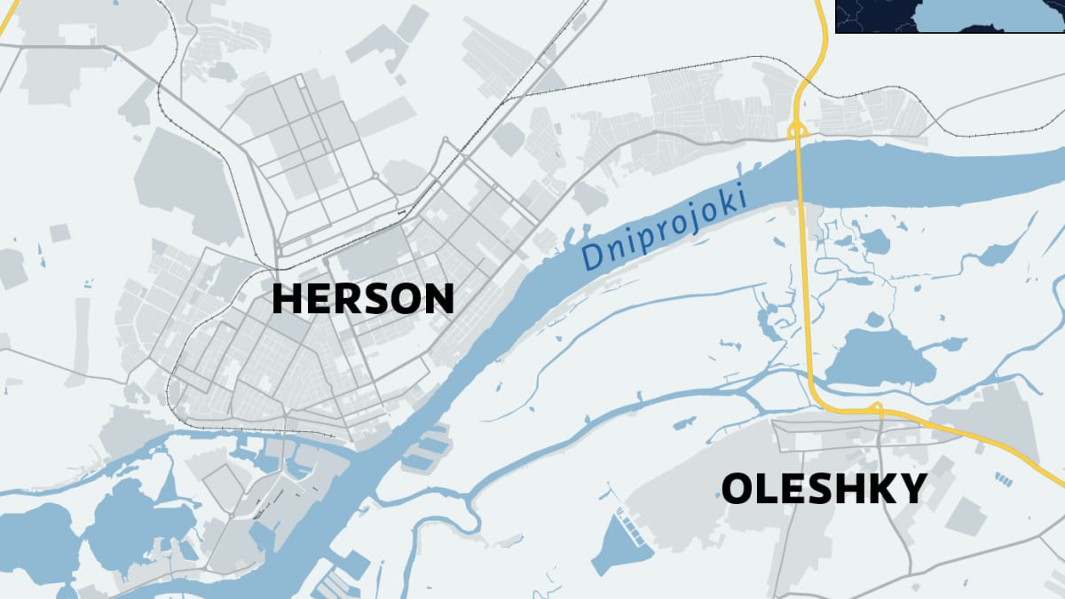 Kartalla Dniprojoen länsipuolella Hersonin kaupunki. Itäpuolella Oleshkyn kaupunki.